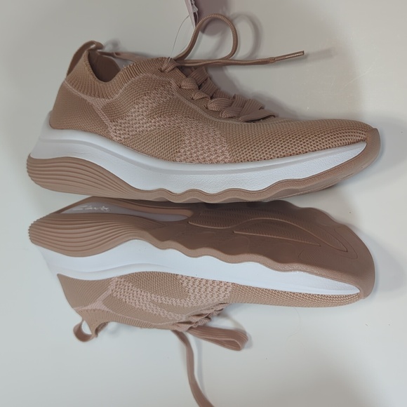 Clarks Cloudsteppers Circuit Tie Pale Peach Sneakers Size 7.5 - Picture 6 of 12